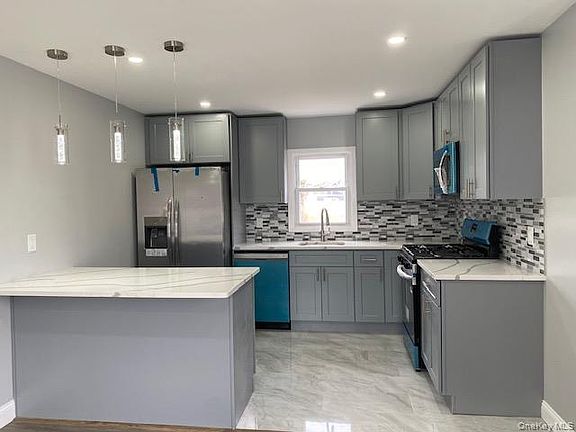 2nd image of 8 Grant Avenue