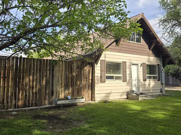 806 E Ave, Granger, WA 98932