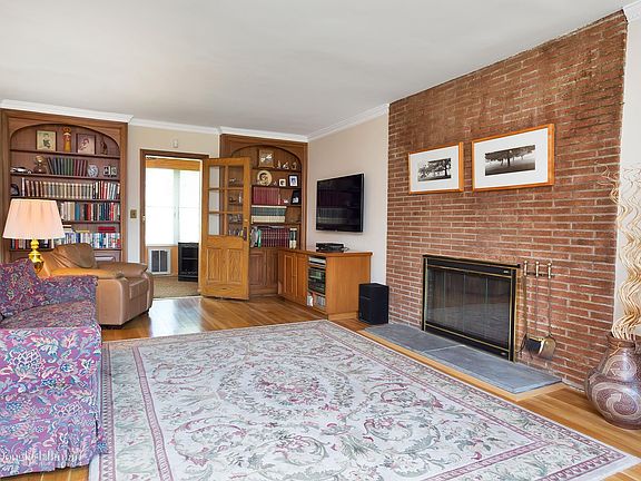 4th image of 358 Kneeland Ave