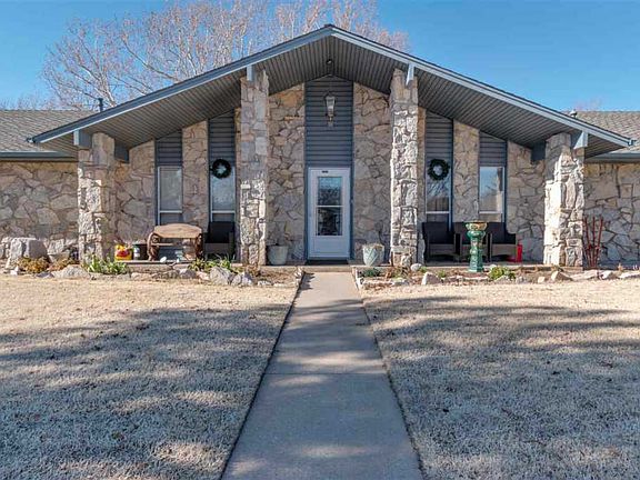 4th image of 2522 NE Heritage Creek Dr