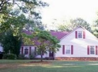 141 Foxwood Dr, Goode, VA 24556
