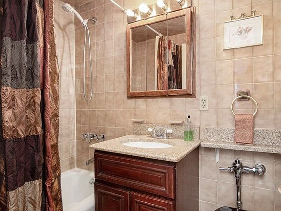 4th image of 315 W 55th St APT 3G
