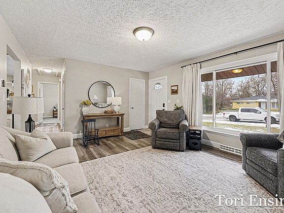 5th image of 1743 Matilda St NE