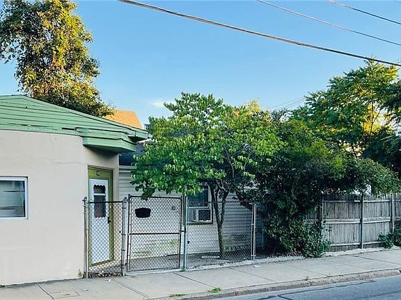2nd image of 374 Prairie Ave