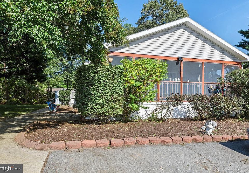 1st image of 33540 Montgomery Ct