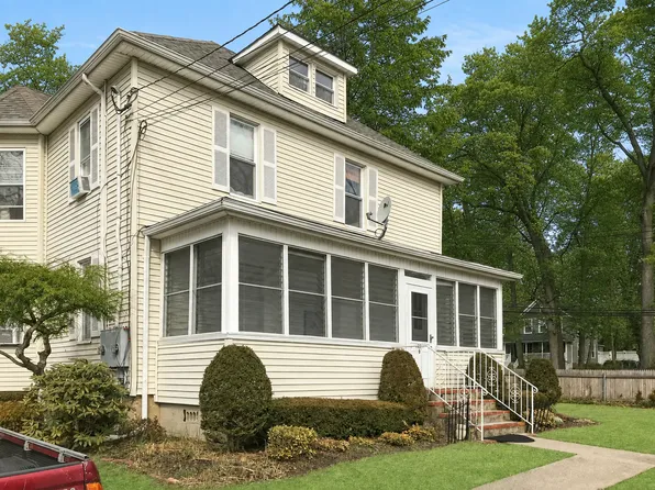 40 Elliott Pl, Smithtown, NY 11787
