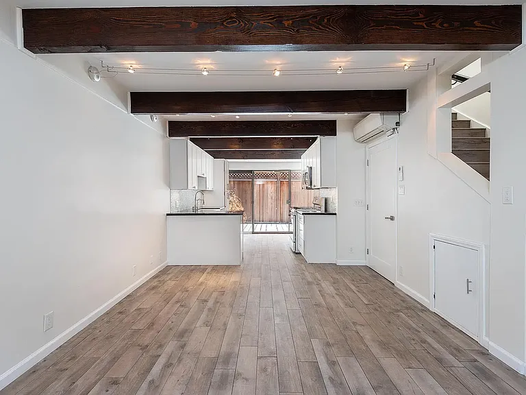4040 Grand View Blvd #15 — Photo 6
