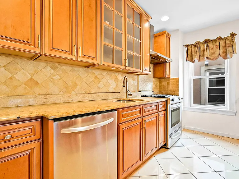 23-13 Ditmars Blvd #TOP — Photo 3