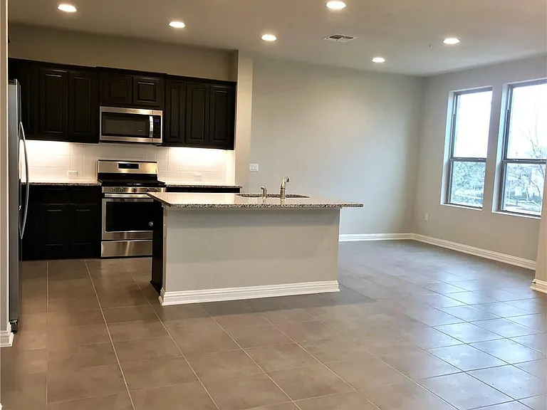 6814 E Riverside Dr #106 — Photo 10