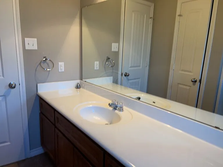 2604 Tarrant County Dr — Photo 11