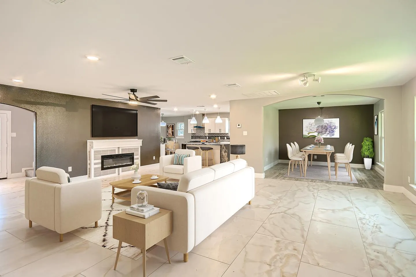 Spacious & renovated Preston Hollow home with big backyard — Photo 1