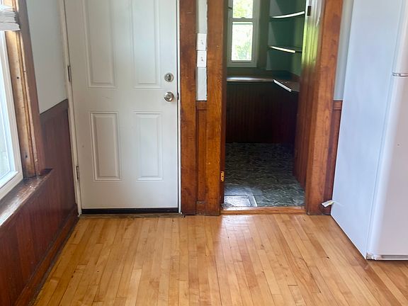 4th image of 348 Rollstone St Floor 3