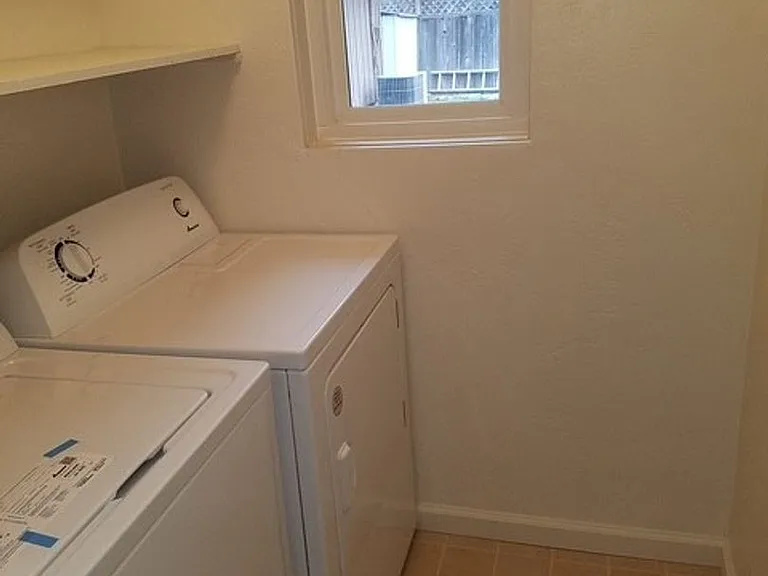 615 Beverly Way — Photo 8