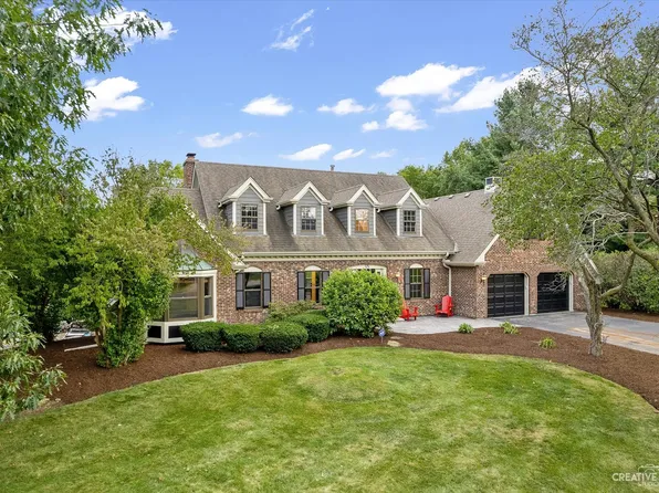 125 Thornhill Farm Ln, Saint Charles, IL 60175