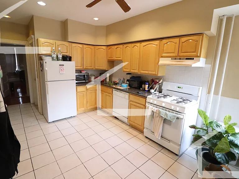 15 Strathmore Rd #4 — Photo 13