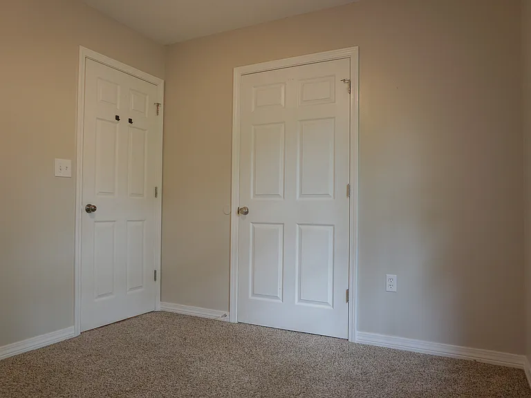 6115 Willow Ln N — Photo 11