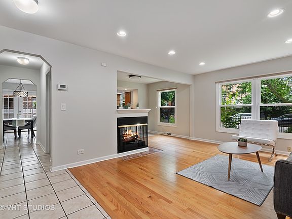 3rd image of 2020 W Lunt Ave Unit A