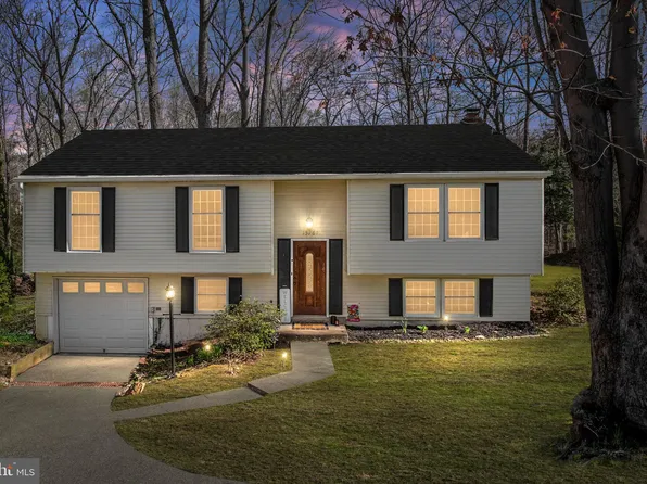 15781 Edgewood Dr, Dumfries, VA 22025