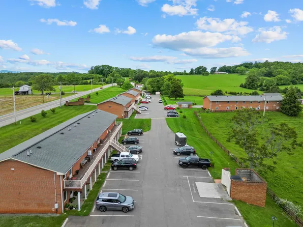 The Meadows in Glade HIll, VA, 6775 Old Franklin Tpke APT E8, Glade Hill, VA 24092