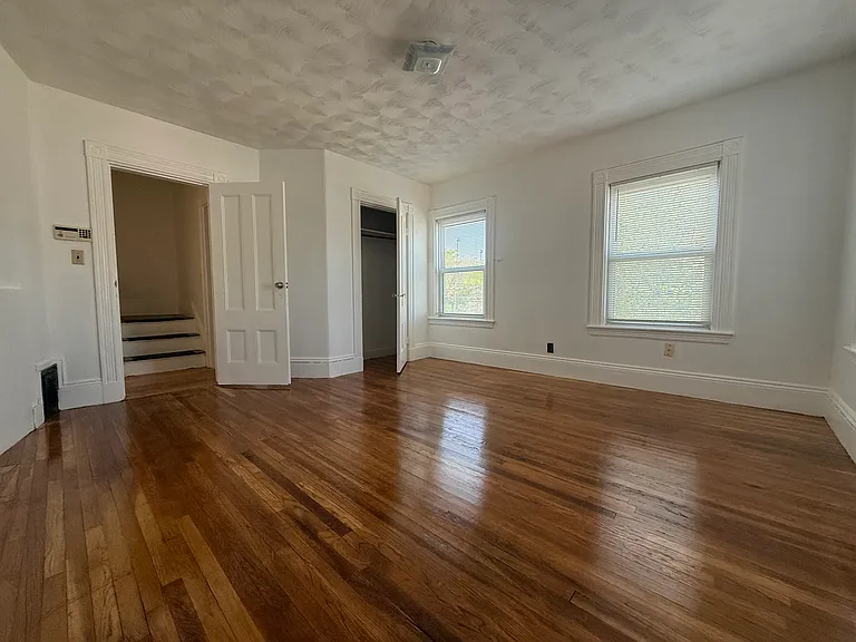 66 Round Hill St — Photo 12
