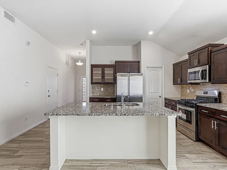 13745 Lago Vista Ave — Photo 9