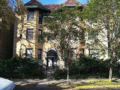 3rd image of 934 W Belle Plaine Ave #3W