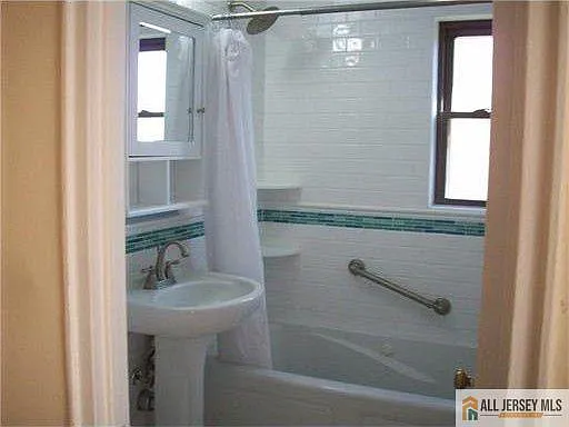 2 bed, 1.0 bath, $2,600 — Photo 1