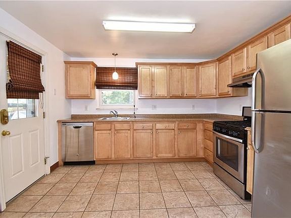 2nd image of 419 Orchard Dr