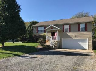 823 Old Theater Dr, Vandalia, IL 62471
