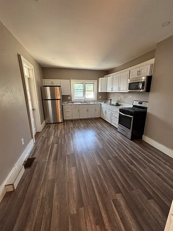 4 bed, 2.0 bath, 1200 sqft, $3,700 — Photo 1