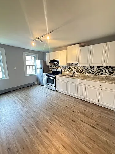 305 Liberty St Photo 1