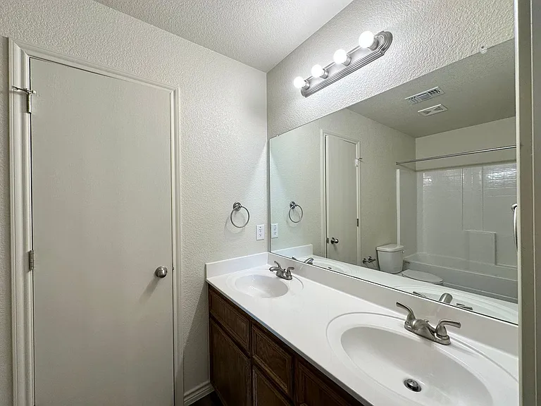 906 Childress Dr — Photo 30
