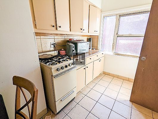2nd image of 279 Driggs Ave #4
