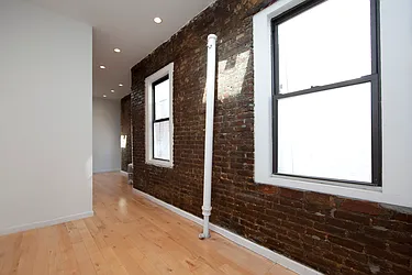 Rented by R New York