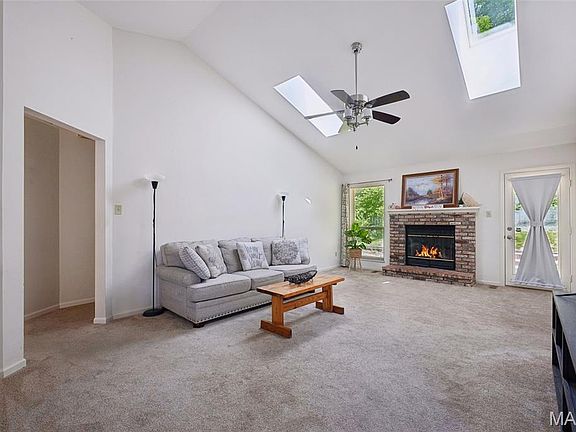 3rd image of 465 Elm Crossing Ct