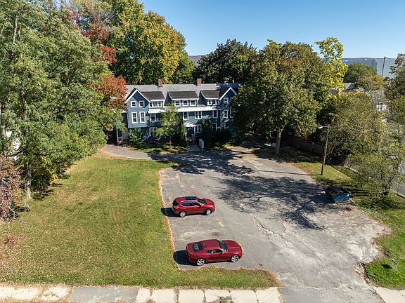 5th image of 162 Woodlawn Ave