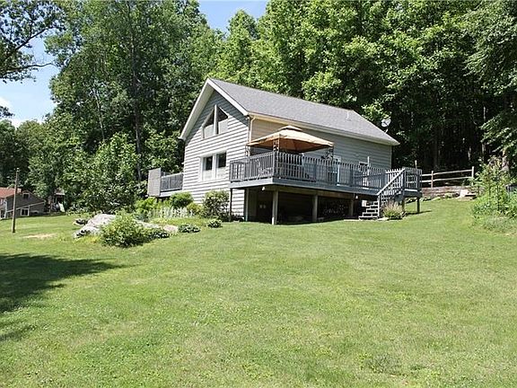 2nd image of 140 Schoolhouse Ln
