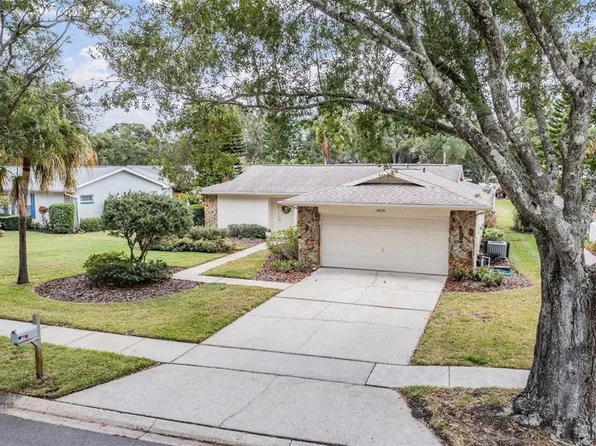 2820 Lomond Dr, Palm Harbor, FL 34684