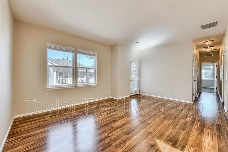 2 bed, 2.0 bath, 1081 sqft, $2,000 — Photo 3