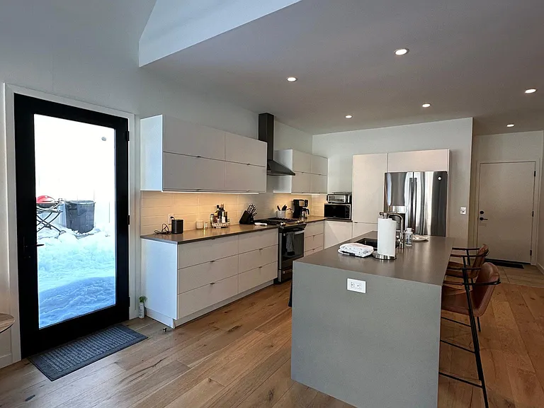 69 Jameson Dr — Photo 4