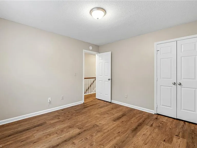 2320 Meadow Gate Dr — Photo 31
