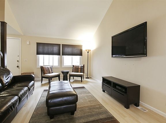 2nd image of 104 Yarrow Ct #0