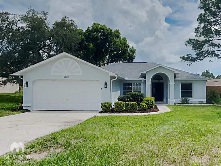 2069 Banbury Ln — Photo 1