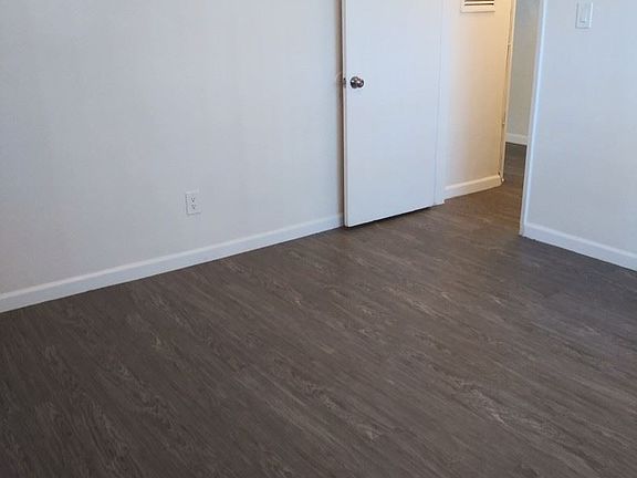 5th image of 940 S Flower St APT 2