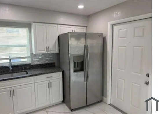 2 bed, 812 sqft, $1,600 — Photo 1