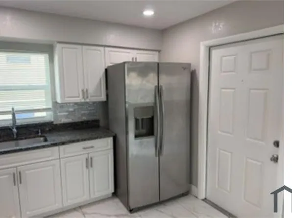9422 N 50th St APT D, Tampa, FL 33617