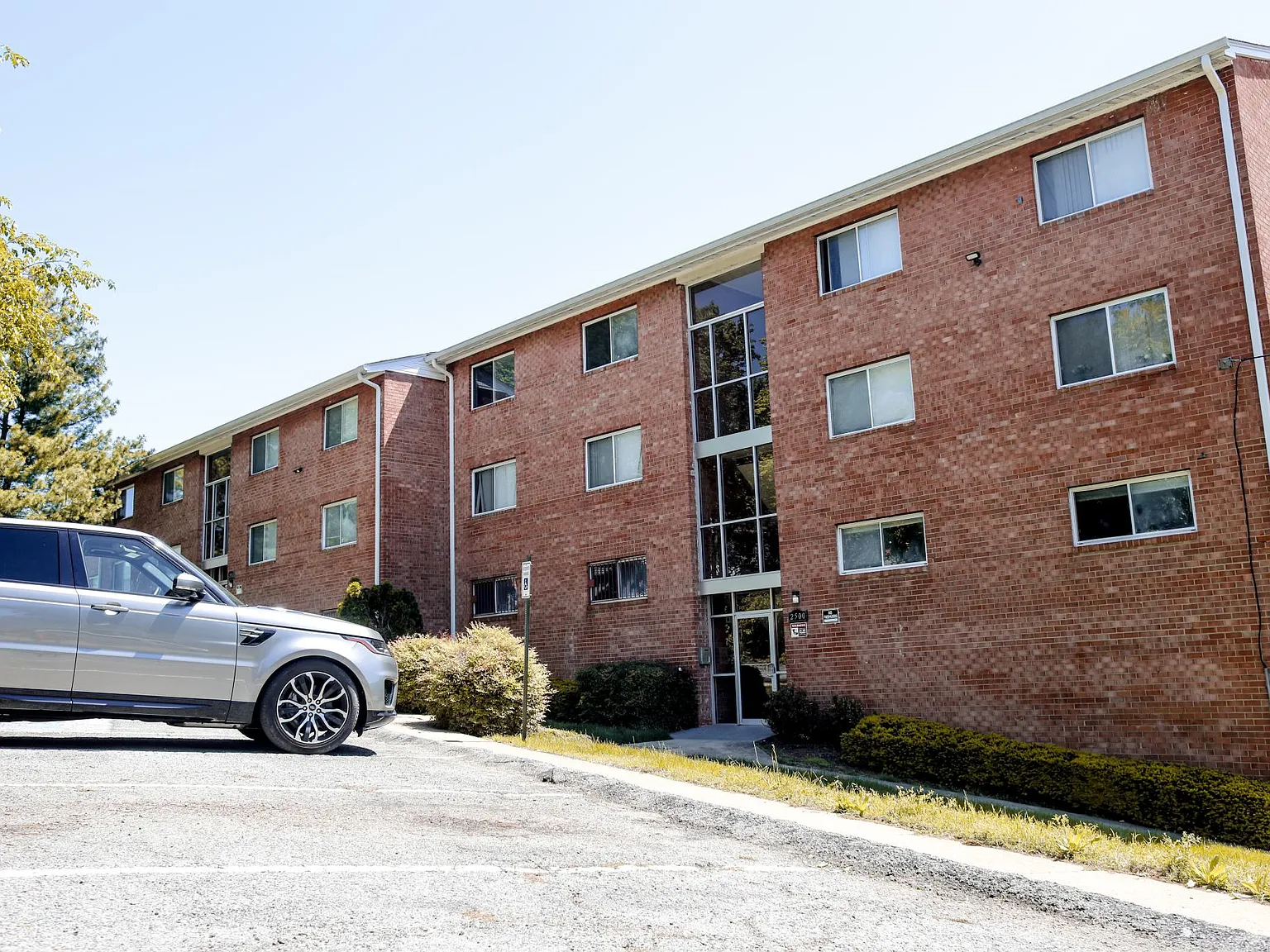 2 bed, 1010 sqft, $1,890 — Photo 3