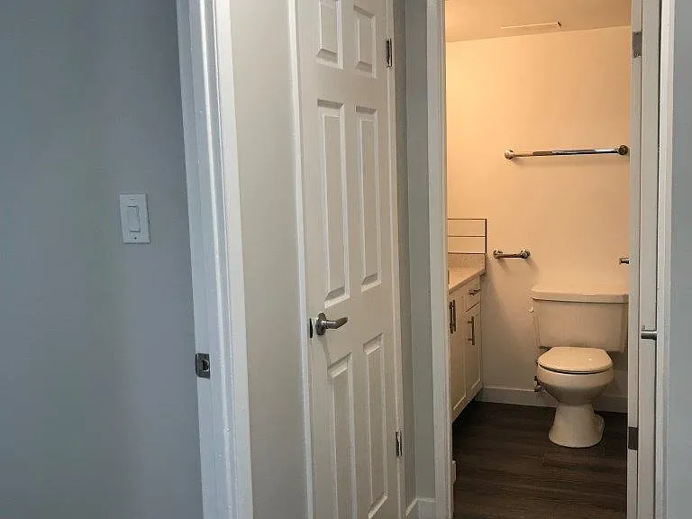 535 13th Ave SW — Photo 3