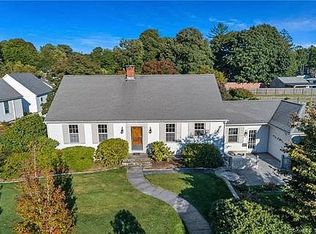 14 N Cove Rd, Old Saybrook, CT 06475