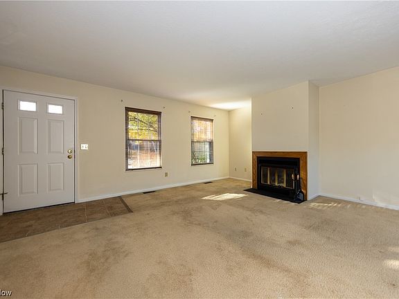 5th image of 127 Bayberry Ln